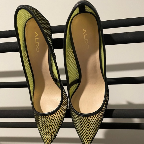ALDO Neon stiletto with fishnet overlay - Picture 3 of 6